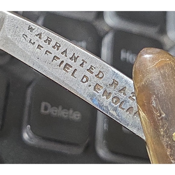 Nice Antique  Straight Razor In Box - Has Damage On Handle As In Picture - Picture 5 of 11